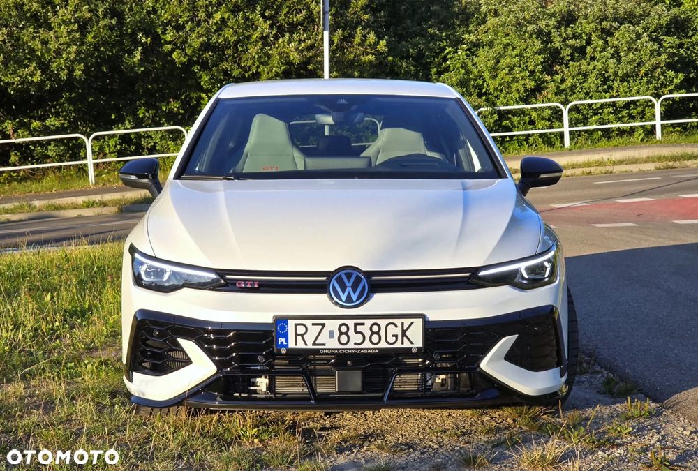 Volkswagen Golf - 6