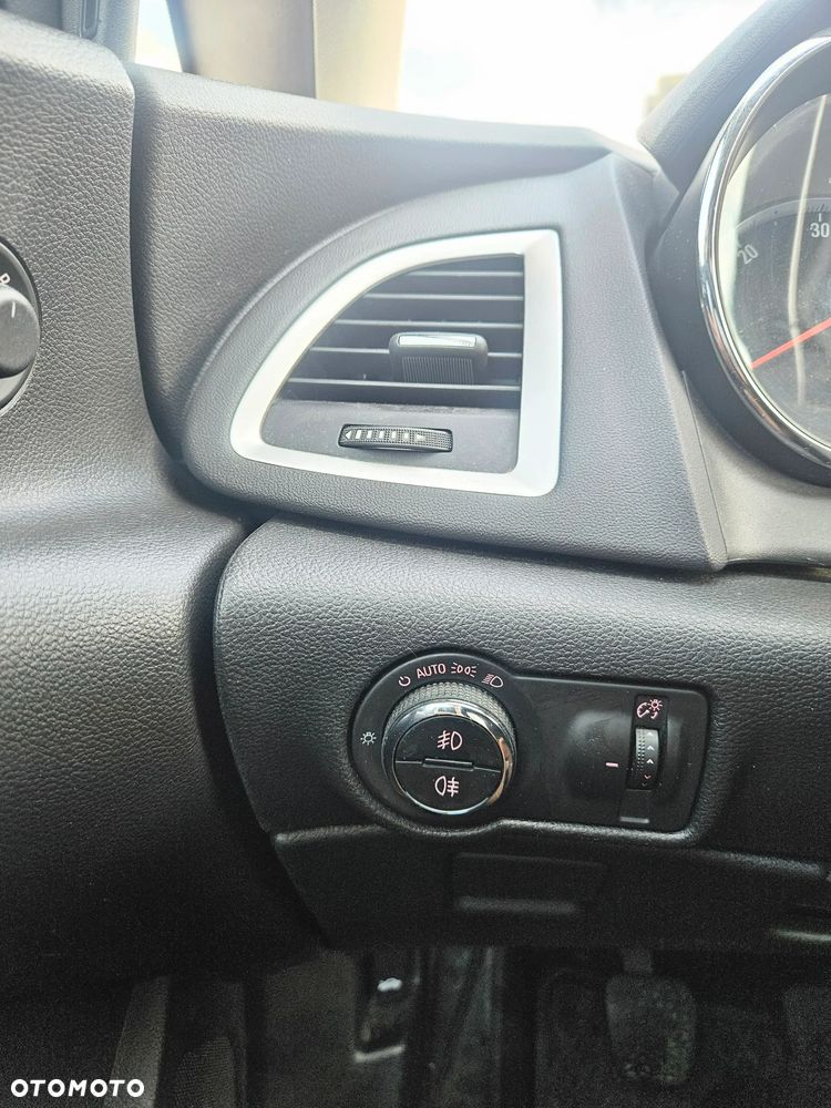 Opel Astra 2.0 CDTI DPF SportsTourer Exklusiv - 9