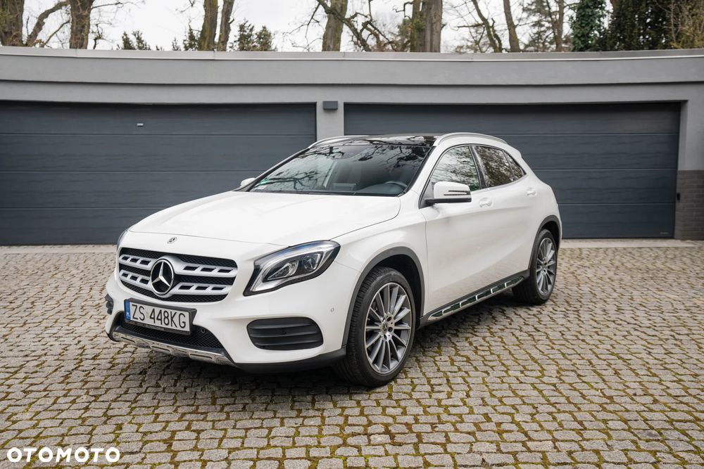 Mercedes-Benz GLA 200 7G-DCT AMG Line - 1