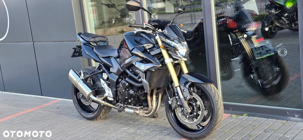 Suzuki GSR - 6