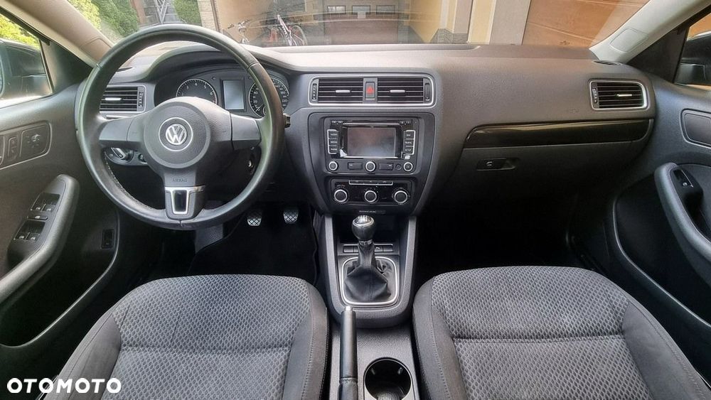 Volkswagen Jetta - 12