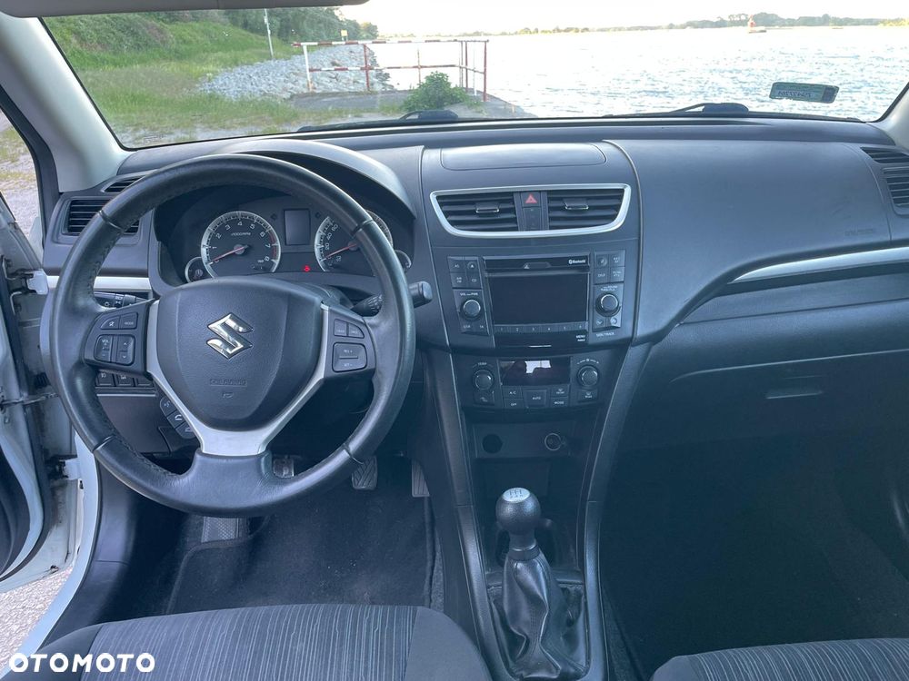 Suzuki Swift 1.2 Premium - 4