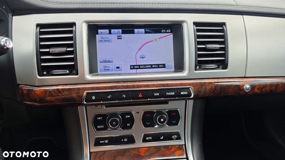 Jaguar XF 2.2 D Premium Luxury - 11