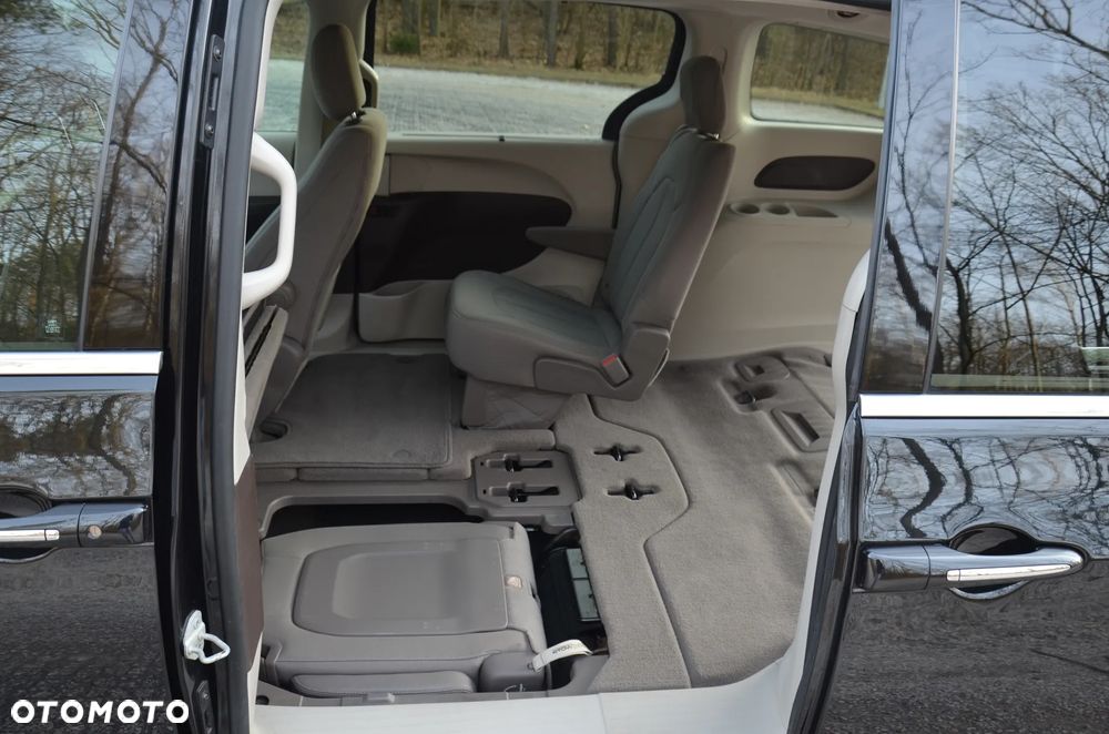 Chrysler Pacifica - 25