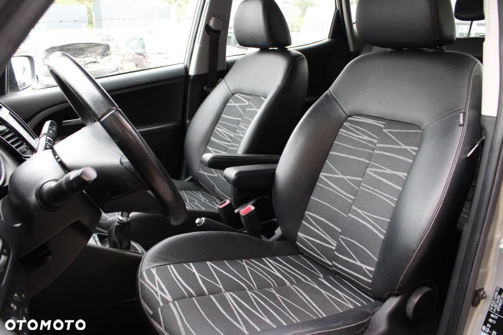 Kia Venga - 8