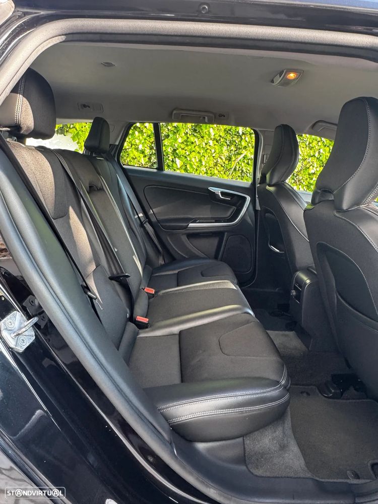 Volvo V60 2.0 D4 Momentum - 6