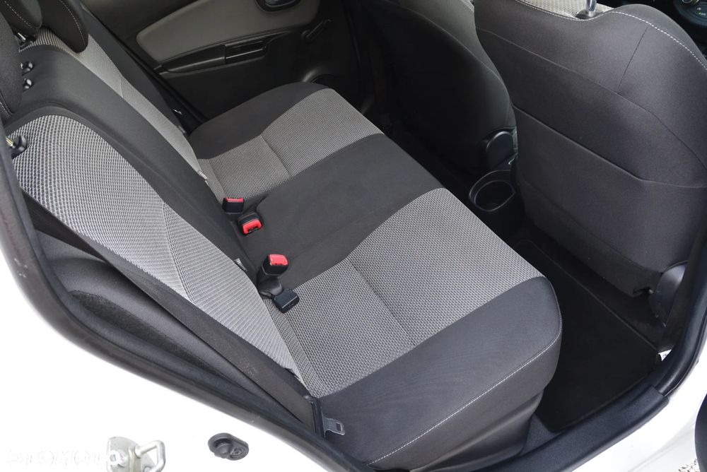 Toyota Yaris Hybrid 100 Dynamic - 27