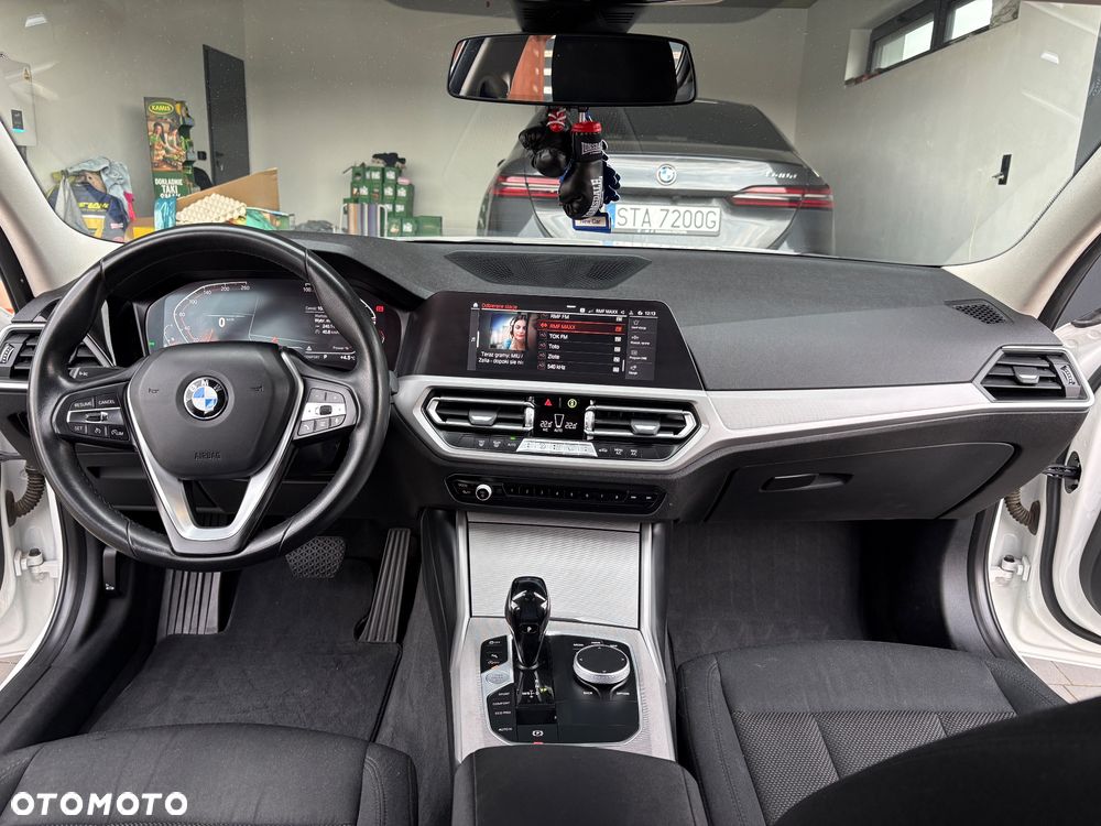 BMW Seria 3 318i - 14