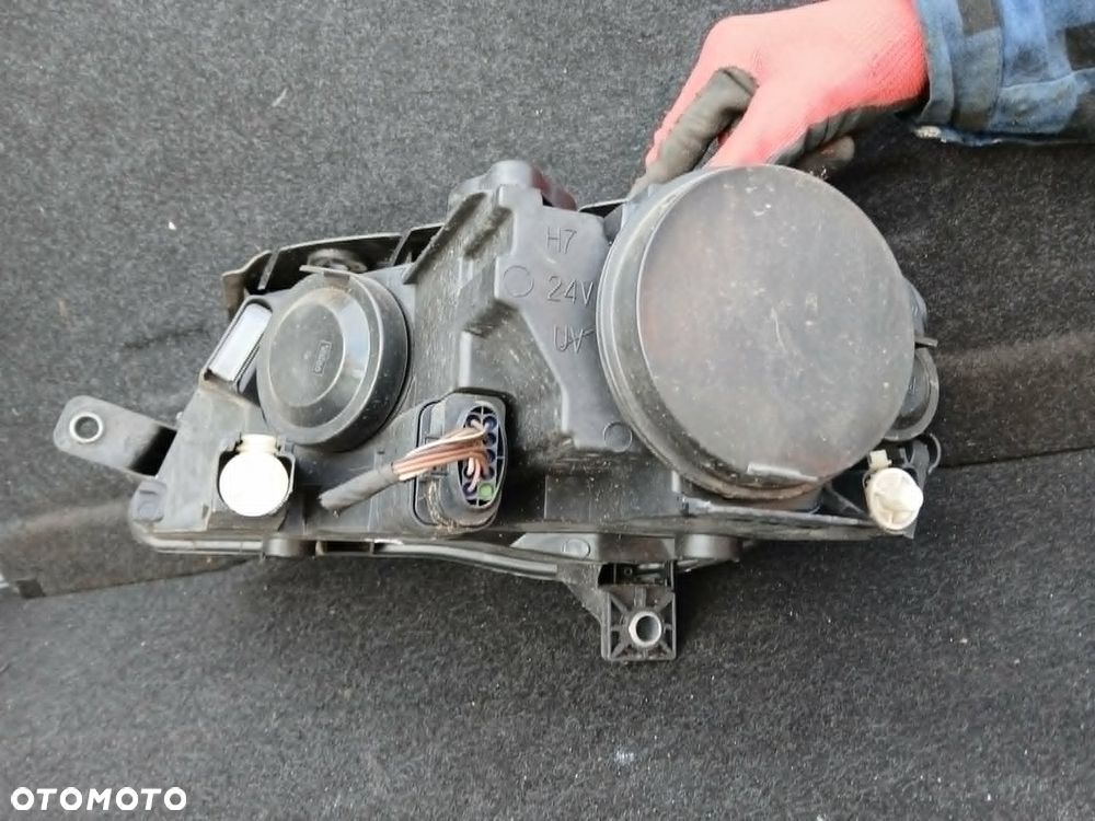 Volkswagen passat B6 lampa przednia  prawa - 3