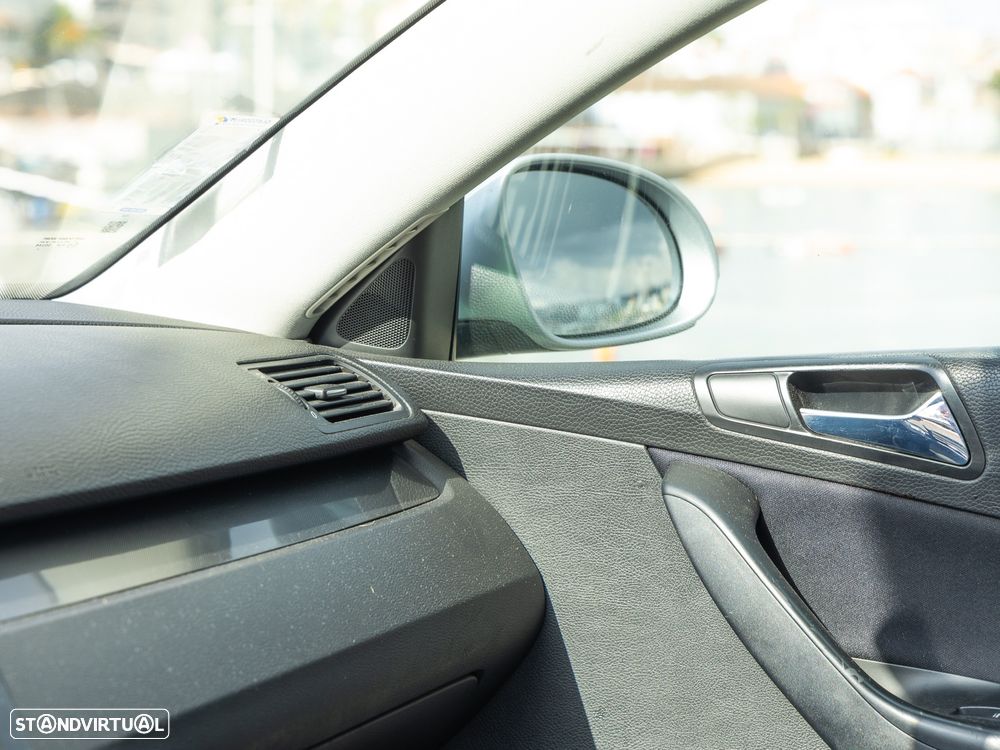 VW Passat 2.0 TDI Confortline - 16