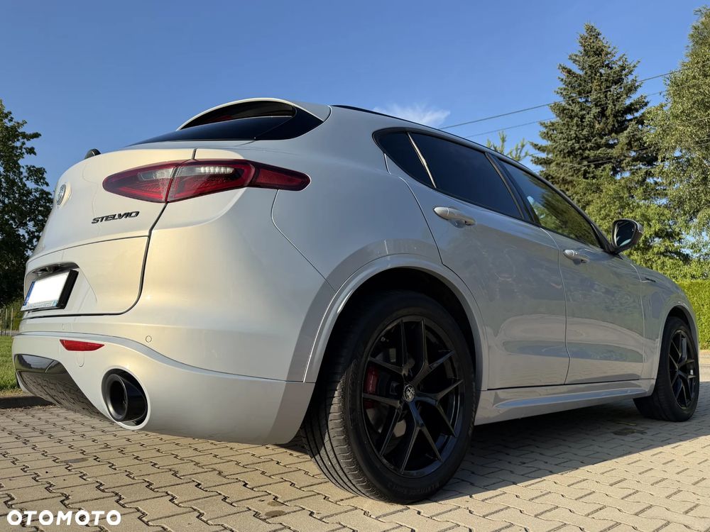 Alfa Romeo Stelvio 2.0 Turbo Veloce Q4 - 17