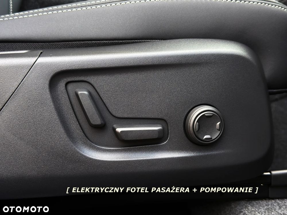 Volvo XC 40 B3 B DKG Ultra Black Edition - 23