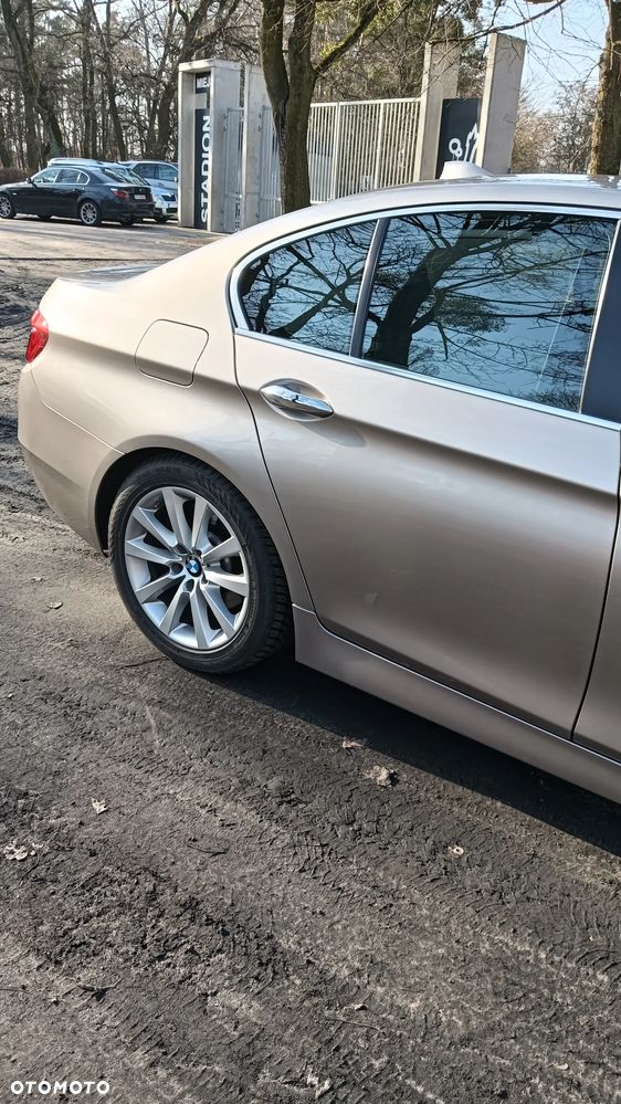 BMW Seria 5 525d xDrive - 16