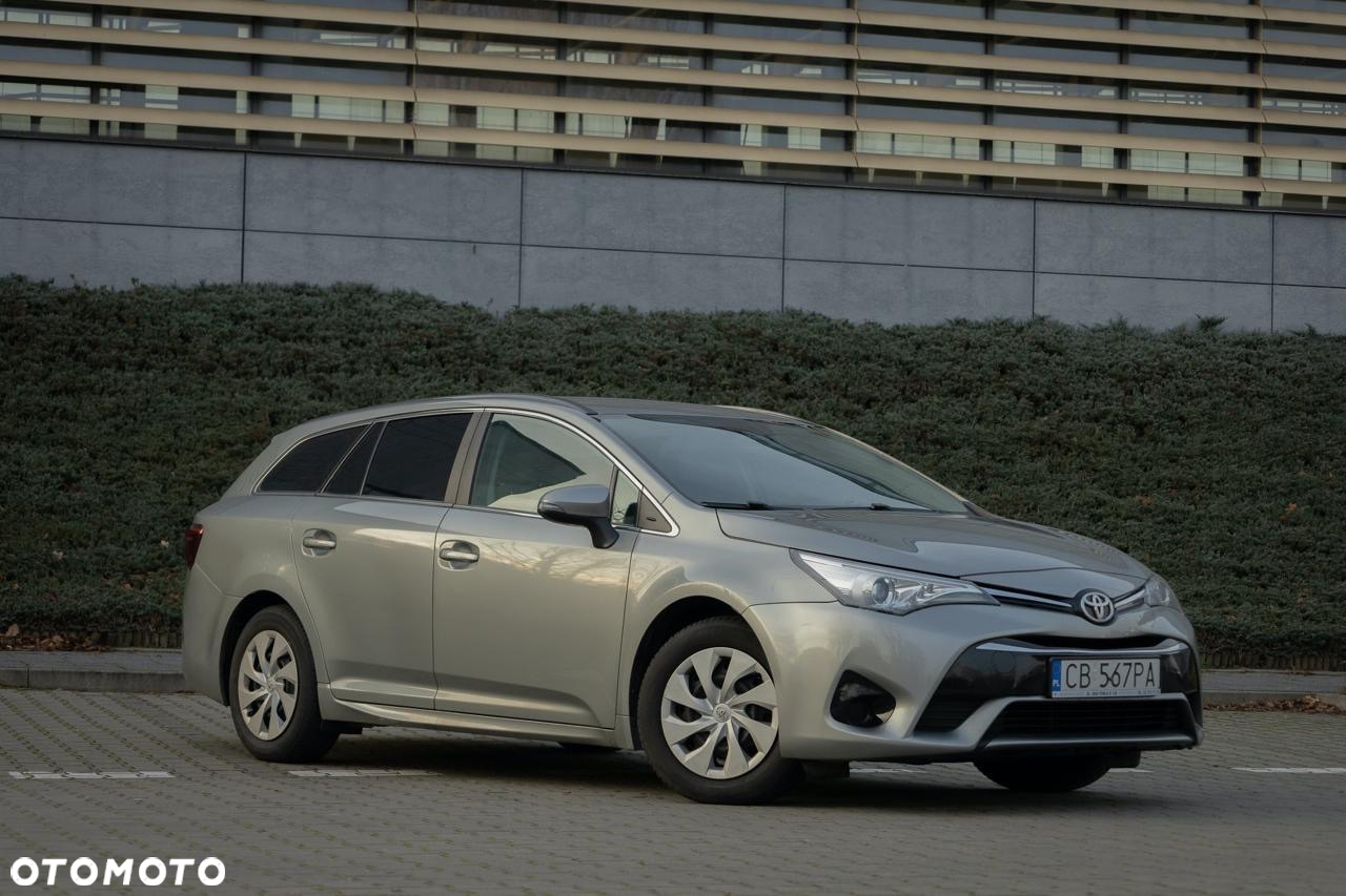 Toyota Avensis Combi 1.6 - 6