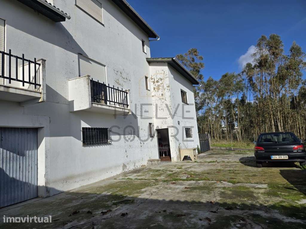 Moradia individual T 3+1, cave 180 m2 , rés do chão 214 m2 e o terr... - Grande imagem: 5/19