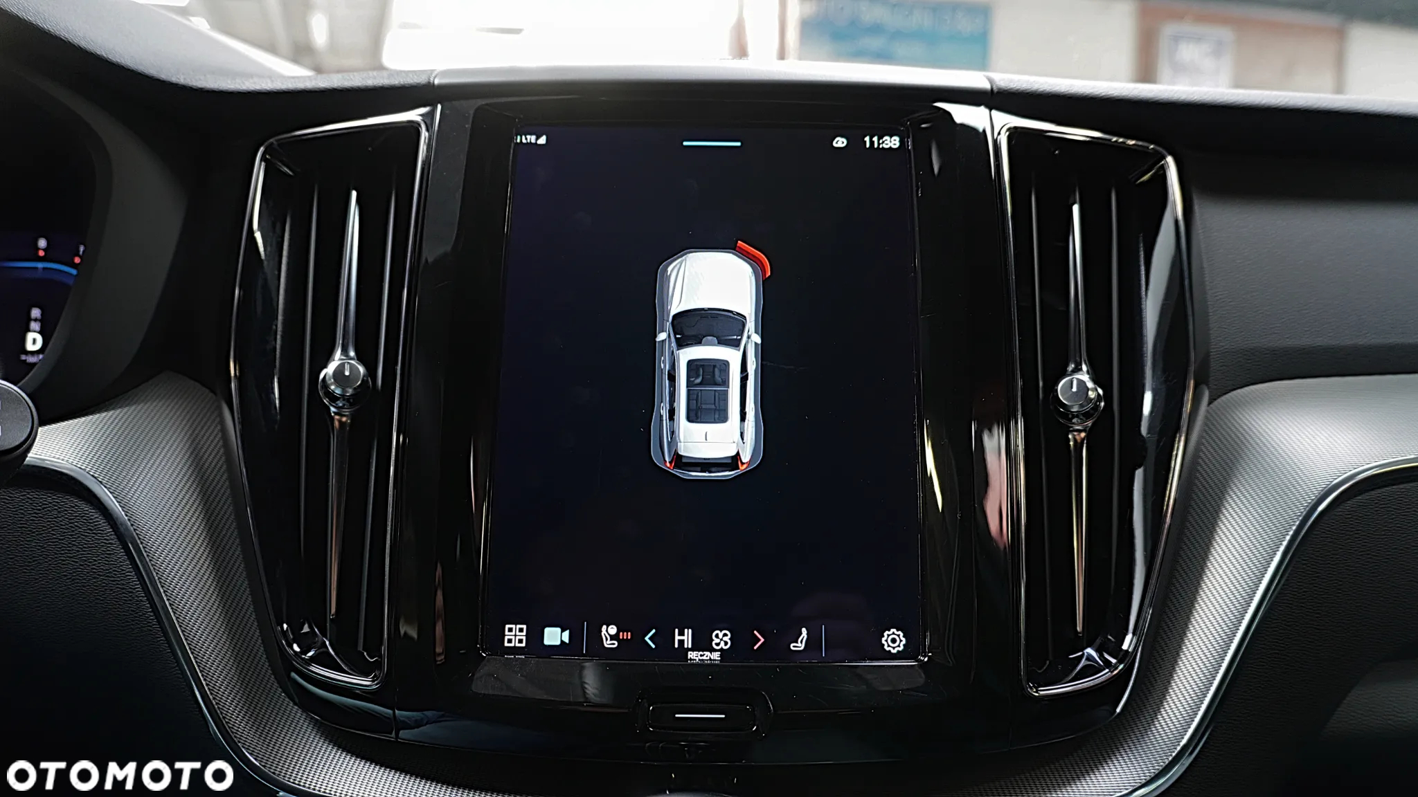 Volvo XC 60 T4 R-Design - 28