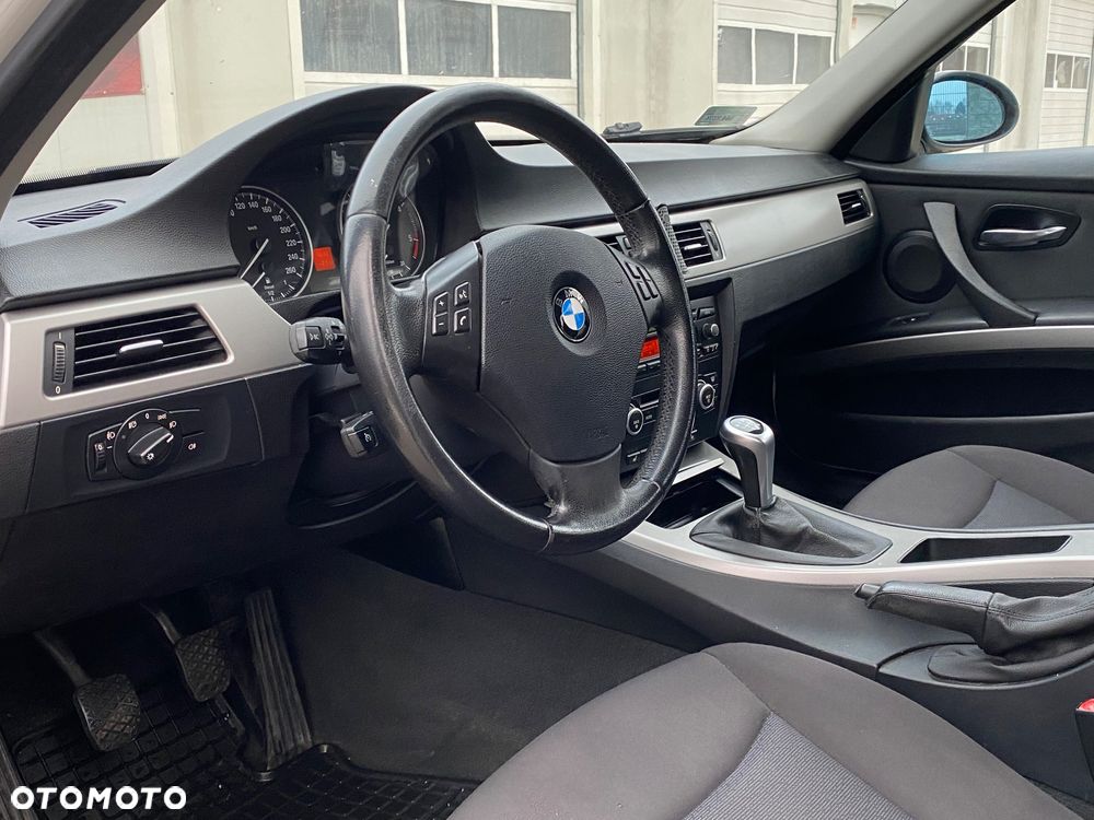 BMW Seria 3 318d - 16