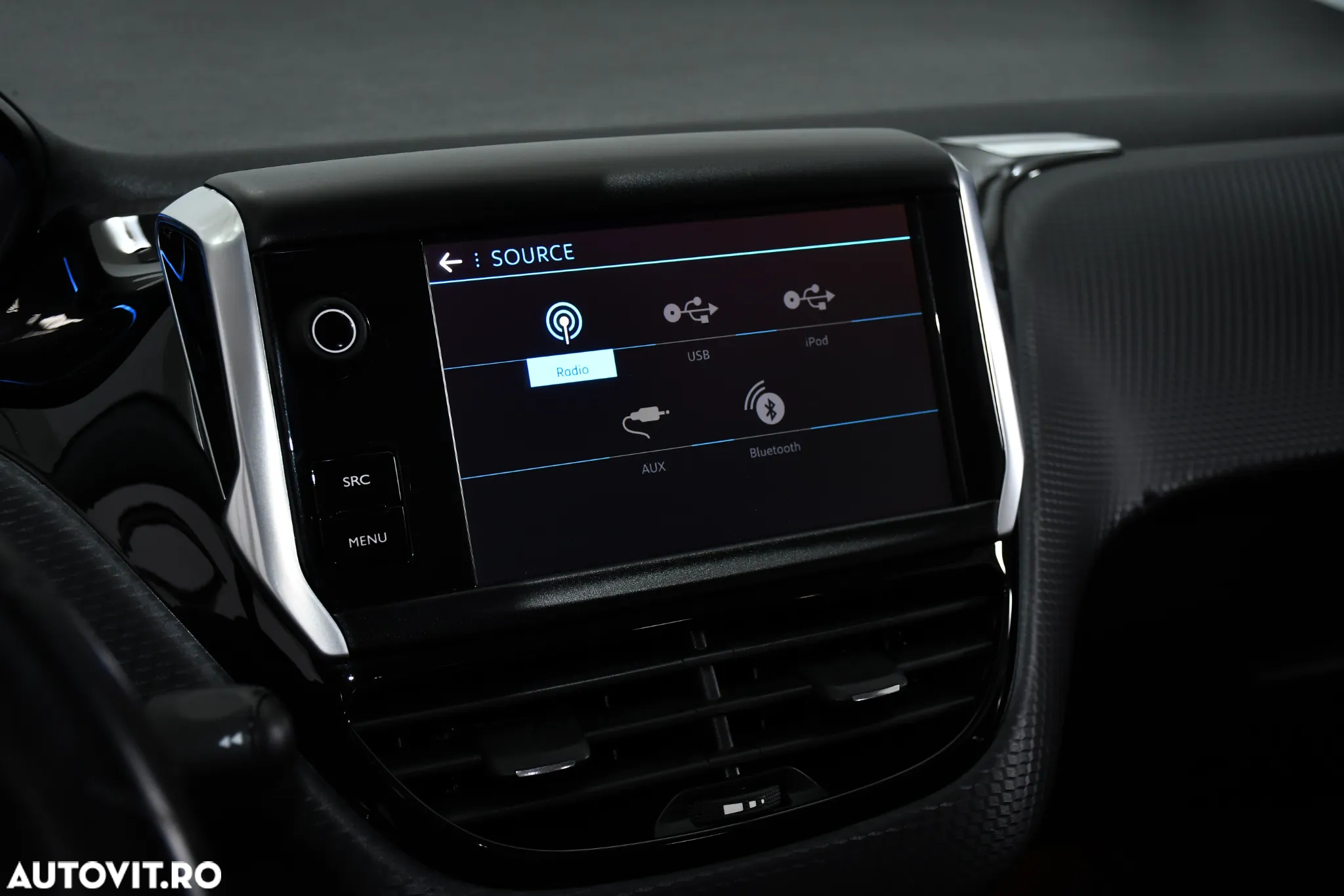 Peugeot 2008 1.2 PureTech Turbo EAT6 S&S Allure - 28