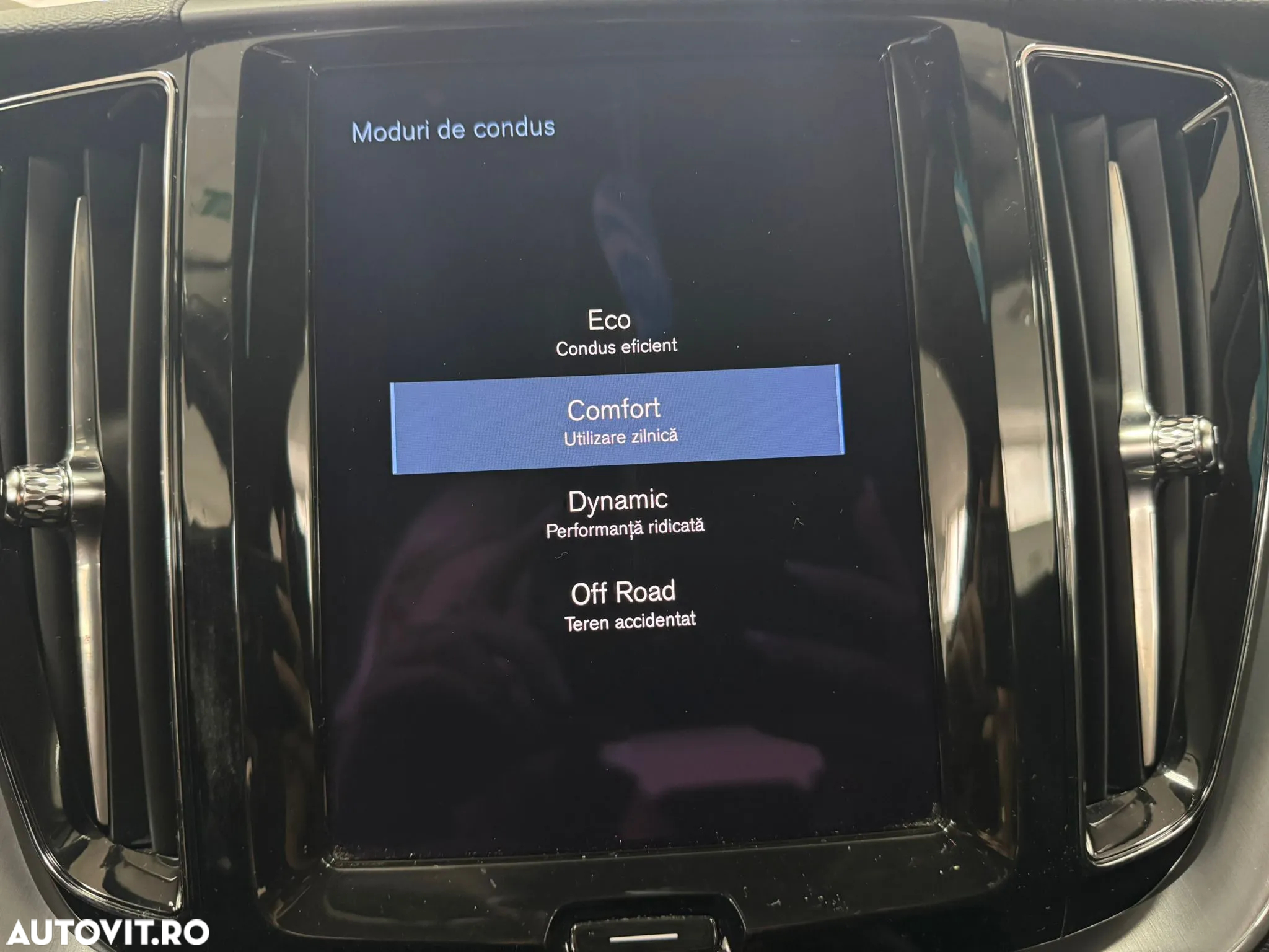 Volvo XC 60 B4 D AWD Geartronic Momentum Pro - 28