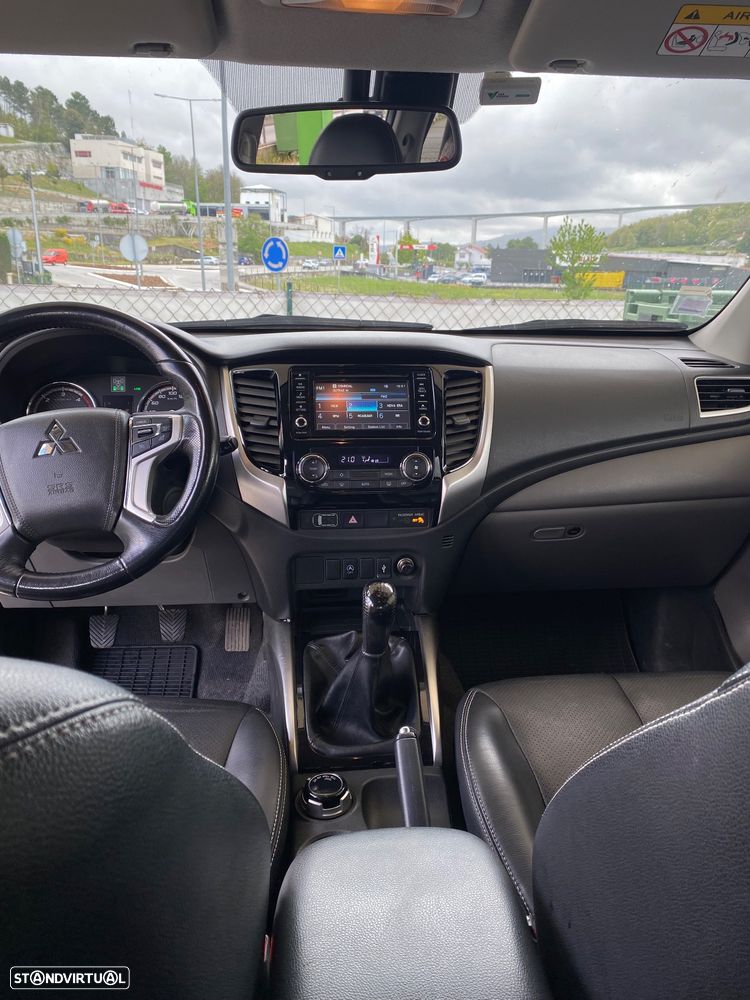 Mitsubishi L200 2.4 DI-D CD Instyle Sportb.Strakar 4WD - 9