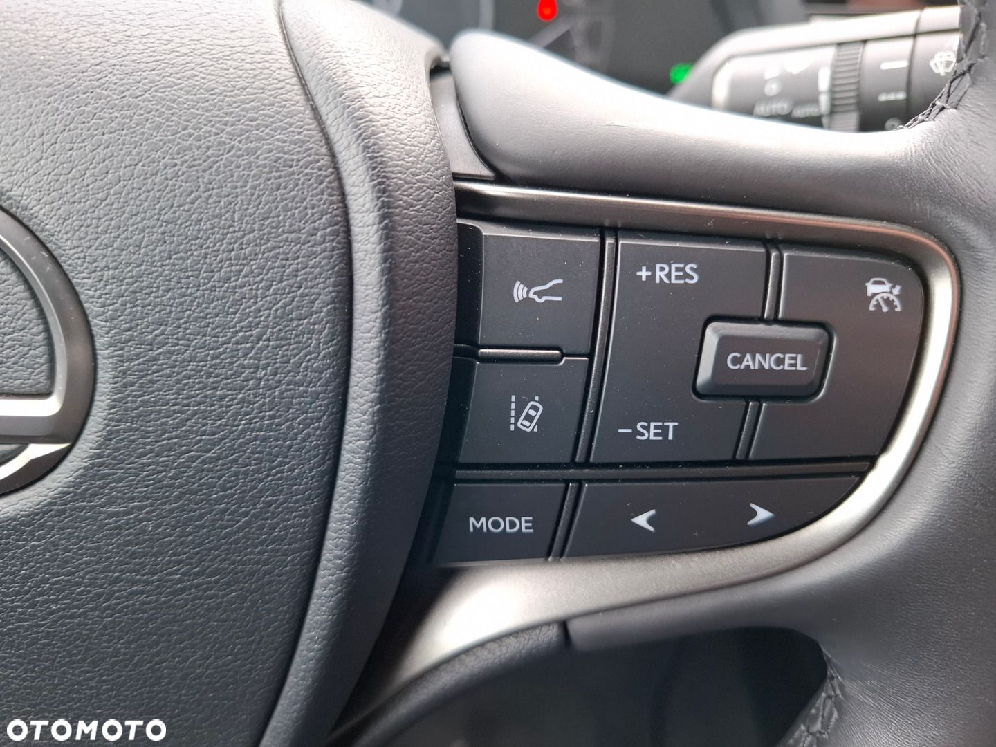 Lexus UX - 35