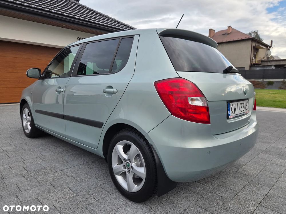 Skoda Fabia 2012 photo 3