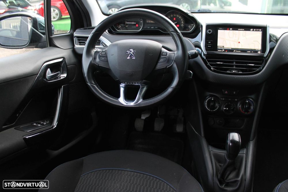 Peugeot 208 1.2 PureTech Signature - 40