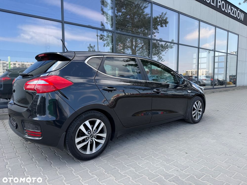 Kia Ceed 1.6 CRDi 136 ISG Spirit - 10