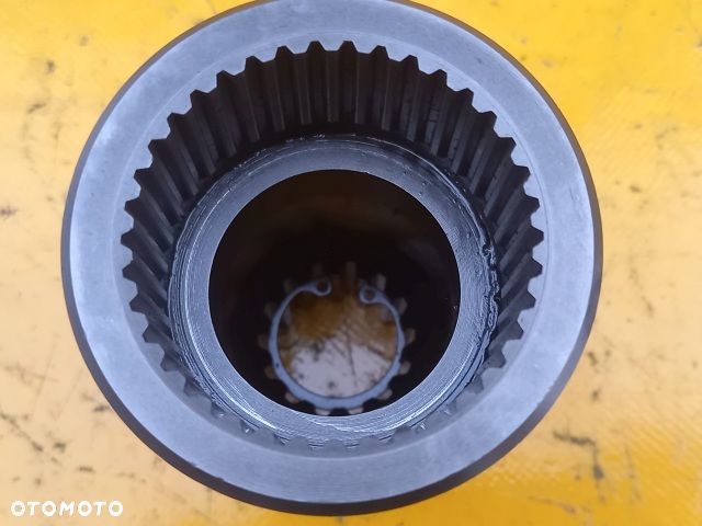 Tuleja Z38/14 skrzyni AP John Deere 6920 - 3