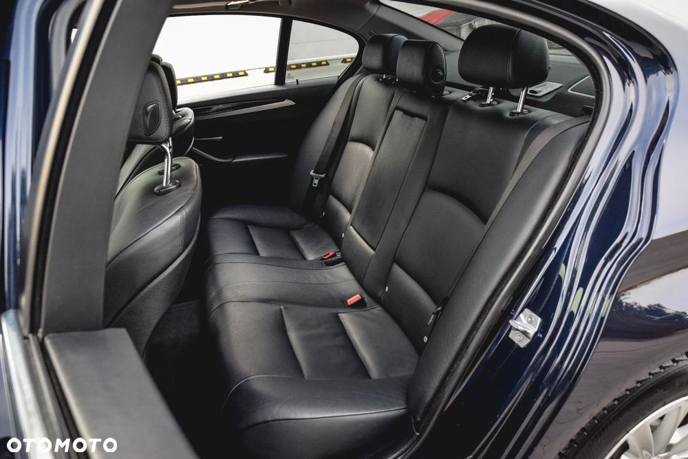 BMW Seria 5 520i - 28