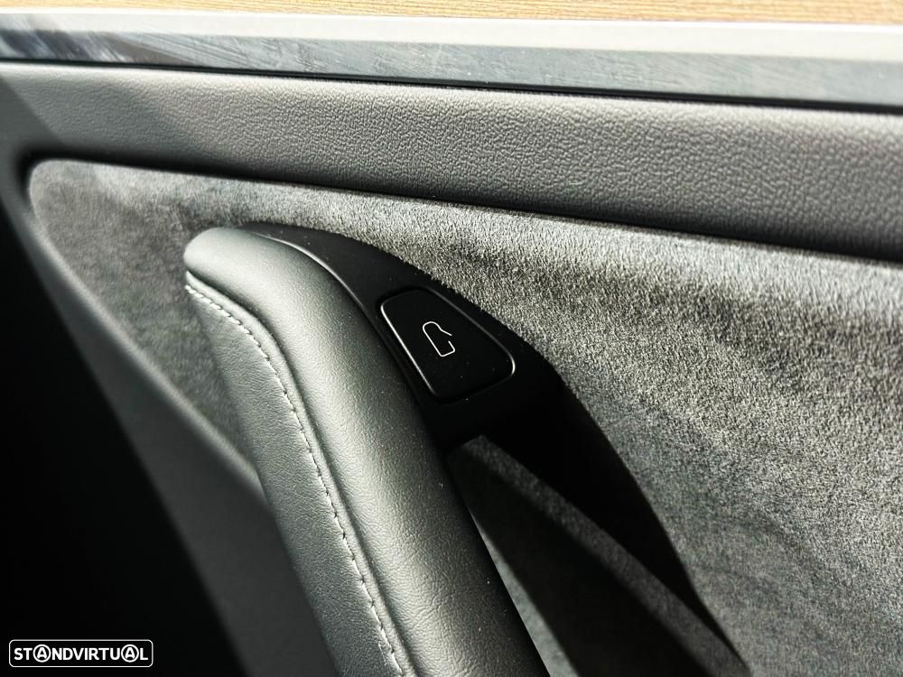 Tesla Model Y Long Range Dual Motor AWD - 33