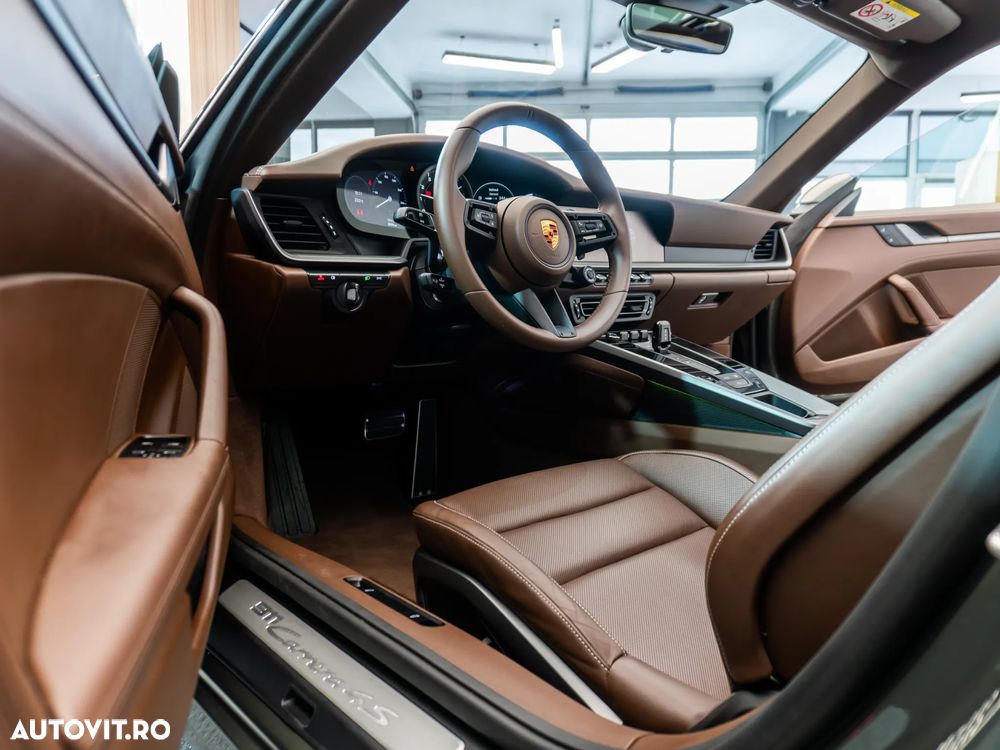 Porsche 911 Carrera 4S - 17