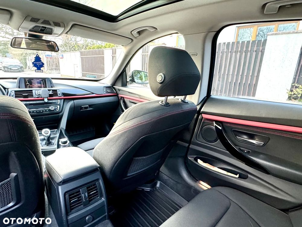 BMW Seria 3 320i Sport Line - 31