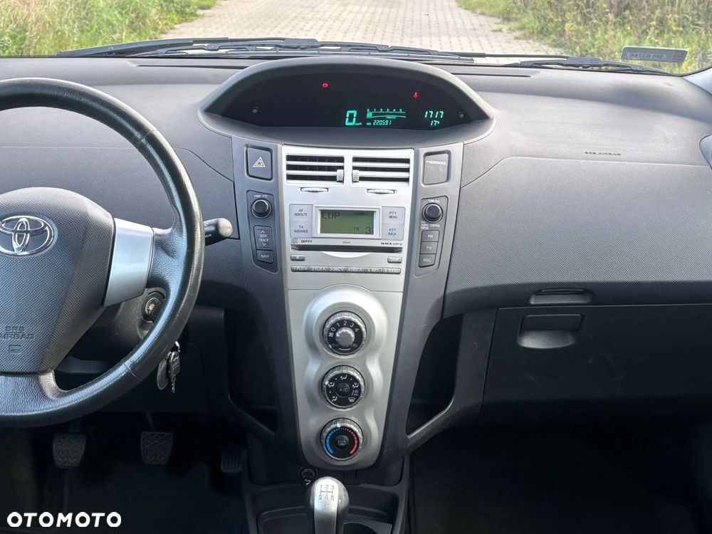 Toyota Yaris 1.3 VVT-i Sol - 11