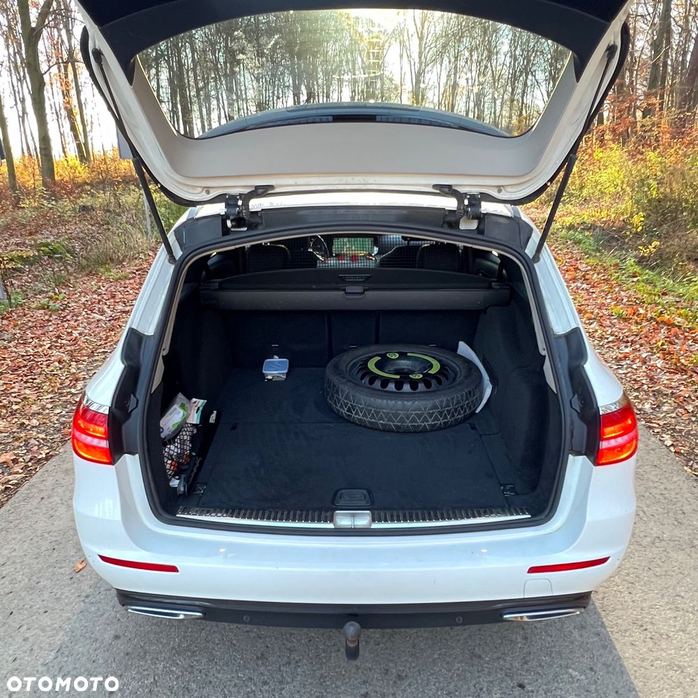 Mercedes-Benz Klasa E 220 d 4-Matic 9G-TRONIC - 11