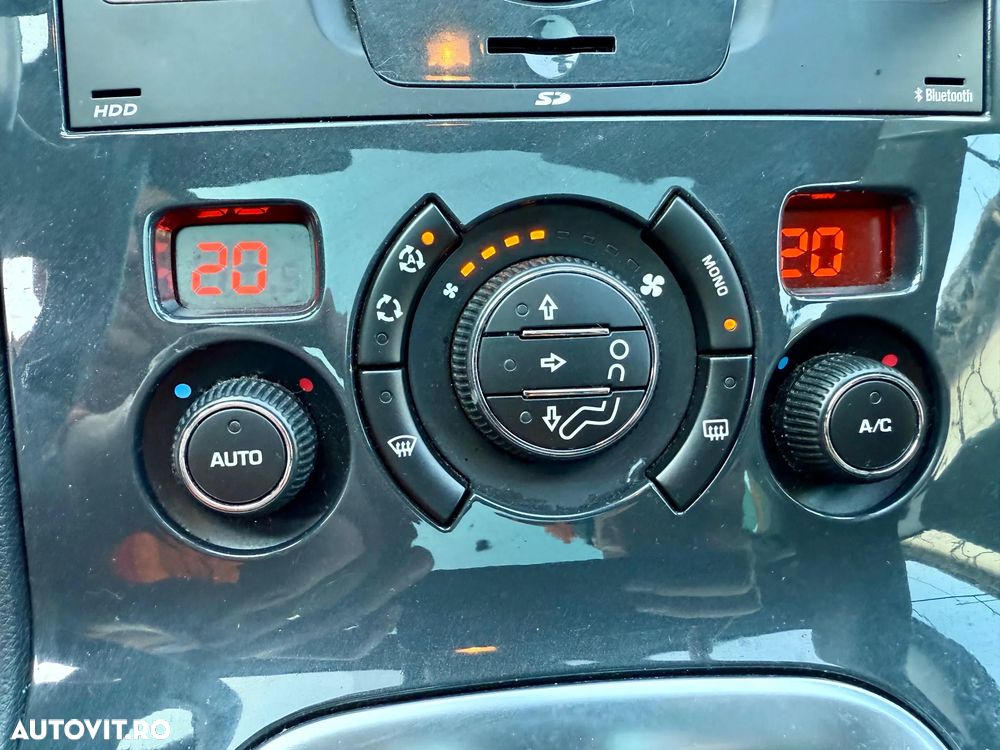 Peugeot 3008 HYbrid4 - 9