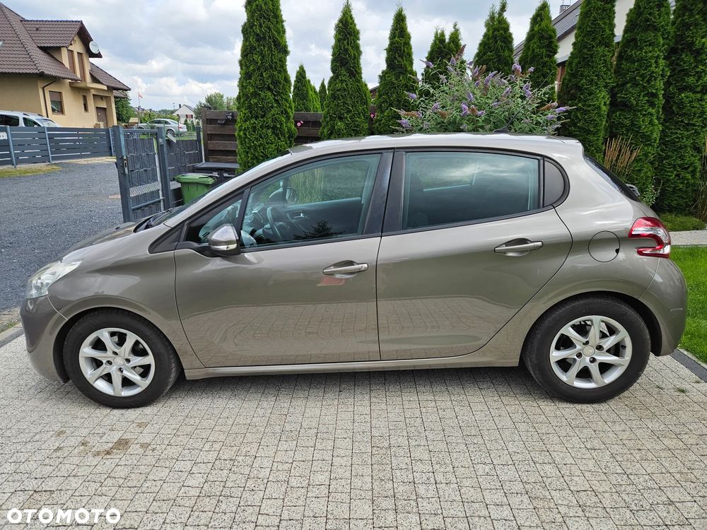 Peugeot 208 95 VTI Allure - 9