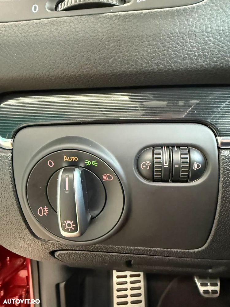 Volkswagen Golf 1.6 TDI DPF Style - 32