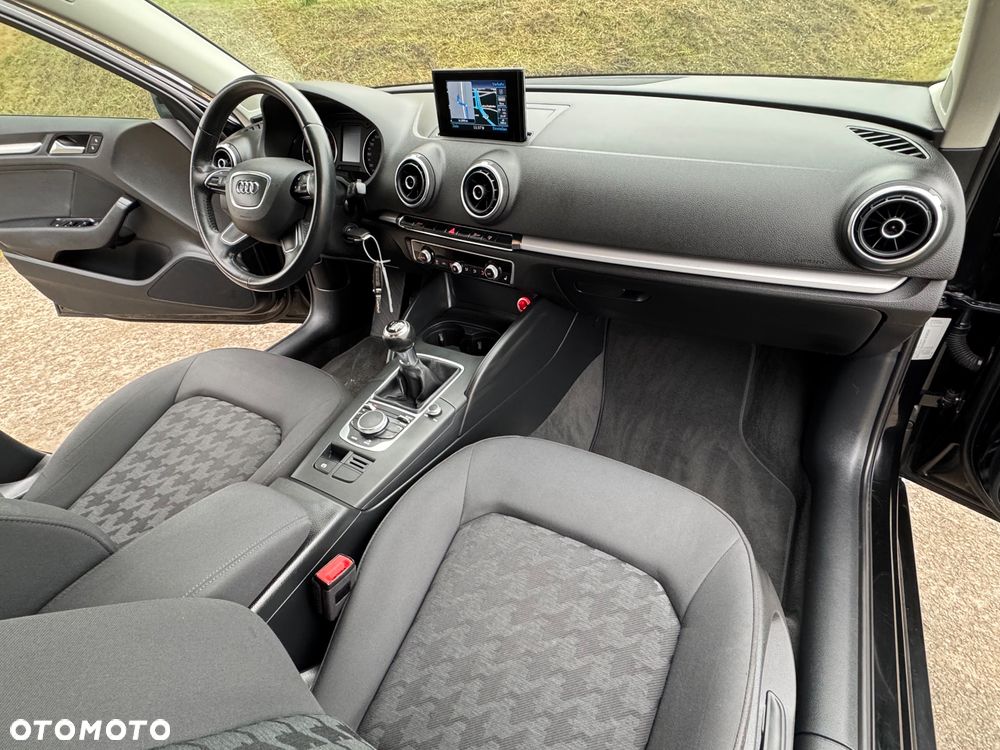 Audi A3 Sportback 1.4 TFSI Ambiente - 32