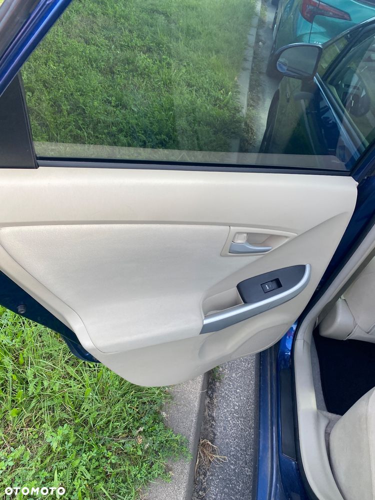 Toyota Prius (Hybrid) - 15