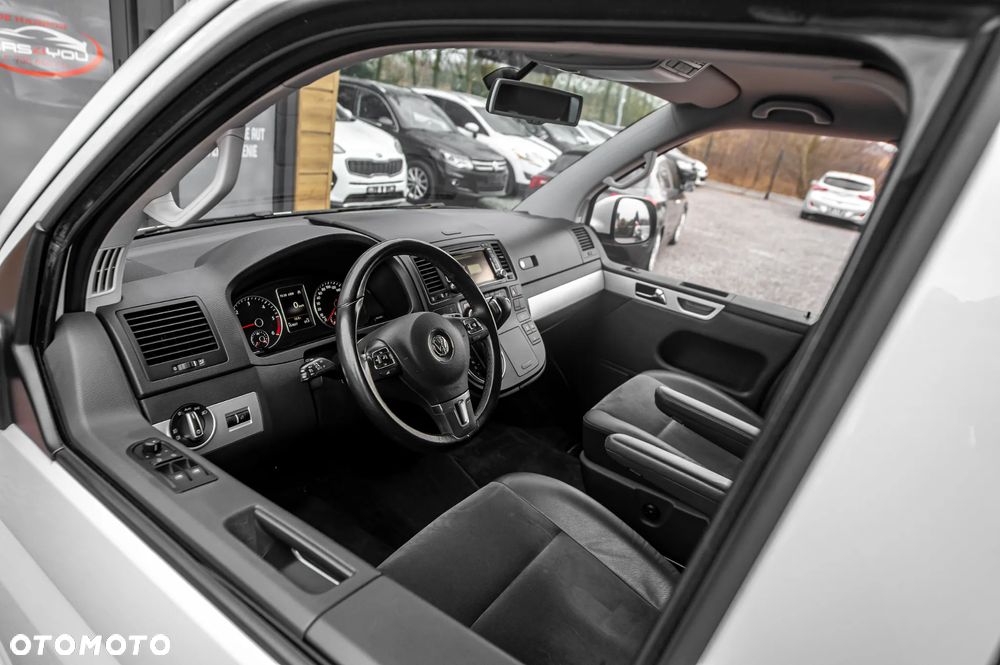Volkswagen Multivan - 16