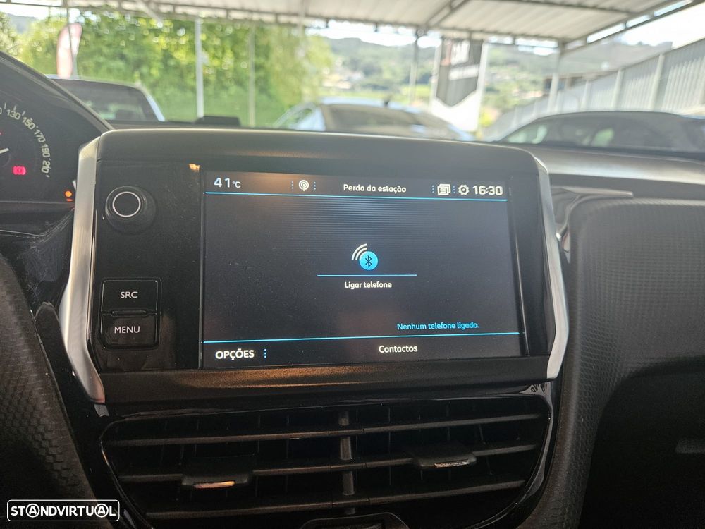 Peugeot 208 1.2 PureTech Signature - 21