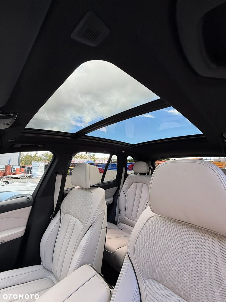 BMW X5 xDrive40i mHEV - 16
