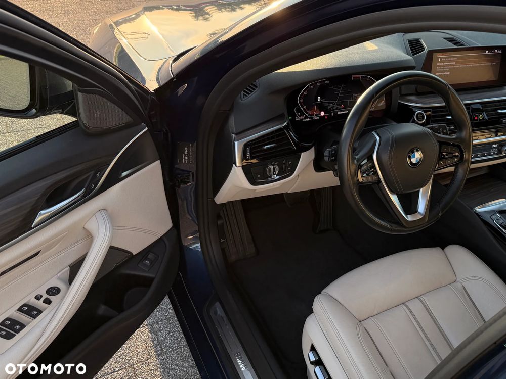 BMW Seria 5 520d mHEV - 8