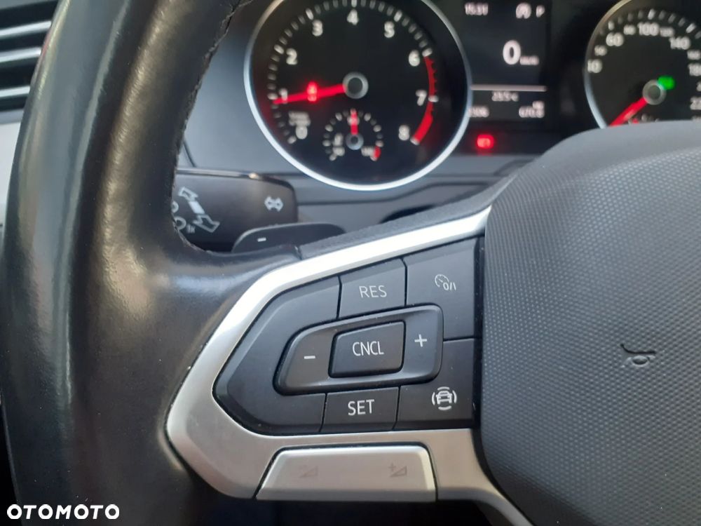 Volkswagen Passat - 13