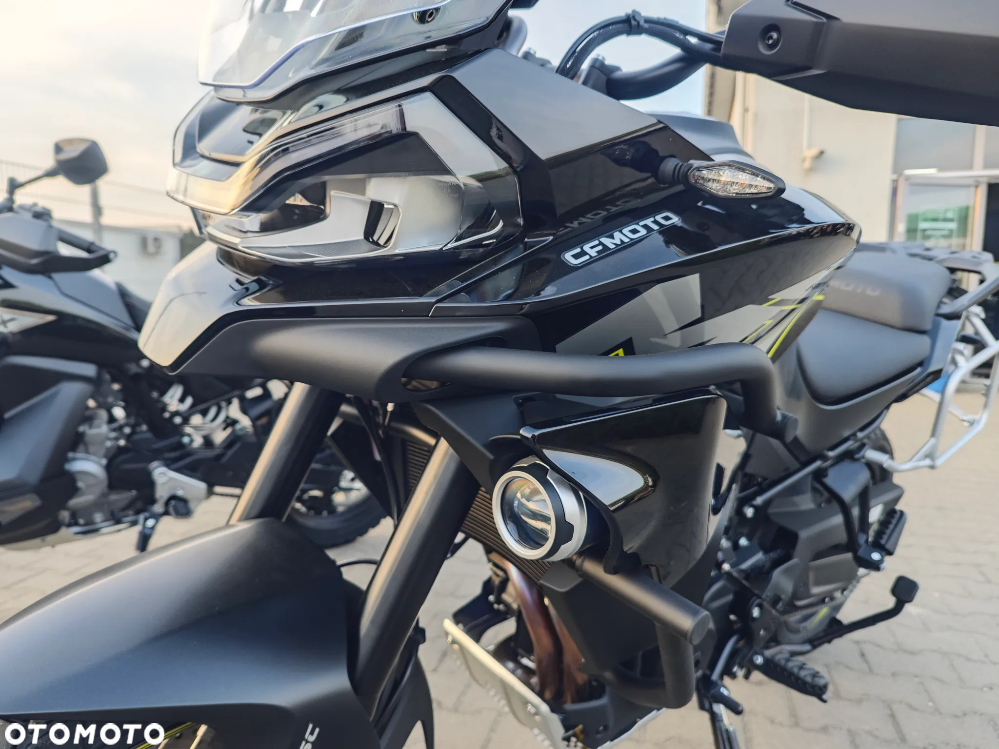 CFMoto MT - 17