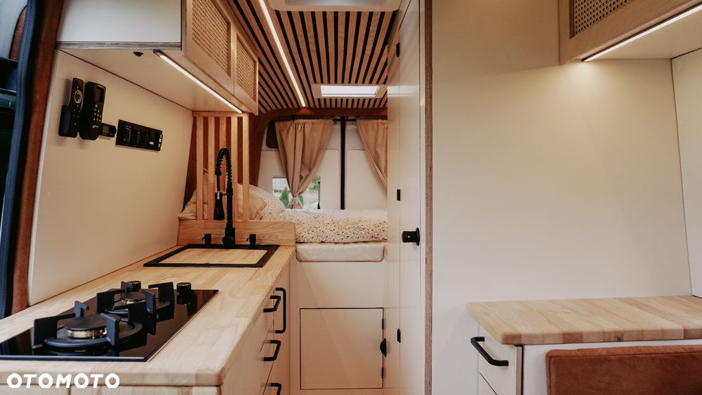 Mercedes-Benz Sprinter 907.235 - 12