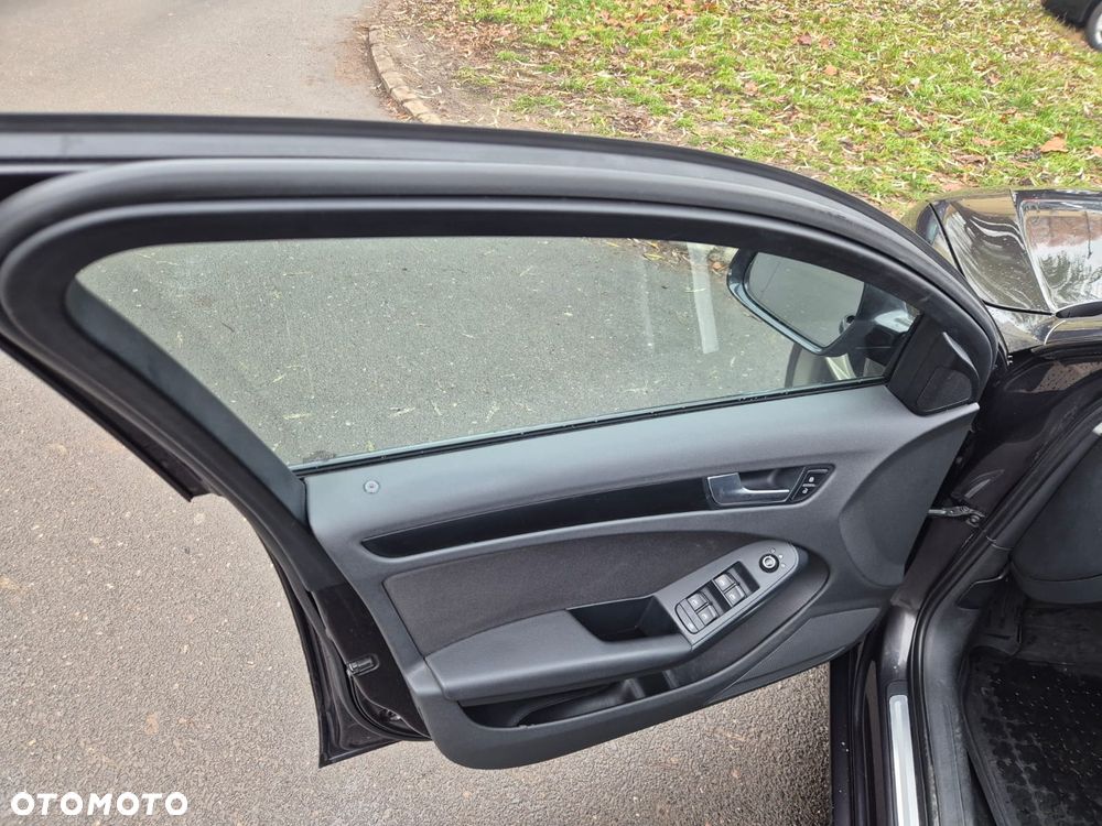 Audi A4 Avant 2.0 TDI DPF multitronic S line Sportpaket - 29