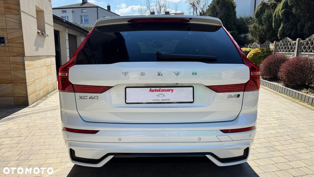 Volvo XC 60 B4 D AWD Plus Dark - 12