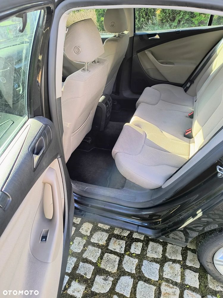 Volkswagen Passat 2.0 TDI DPF Comfortline - 18
